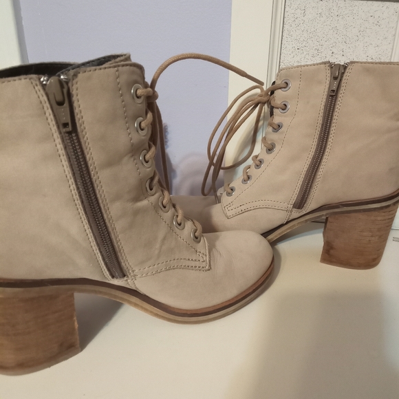 ALDO Beige Lace-Up Ankle Boots with Block Heel - Picture 4 of 7
